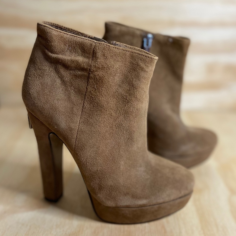 BCBGeneration Joesana Brown Booties